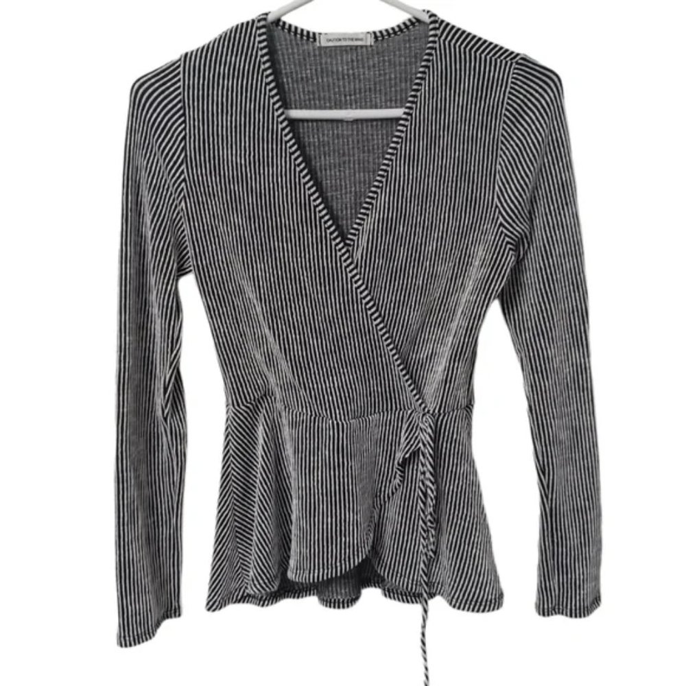 𝅺CAUTION to the wind long sleeve shirt top